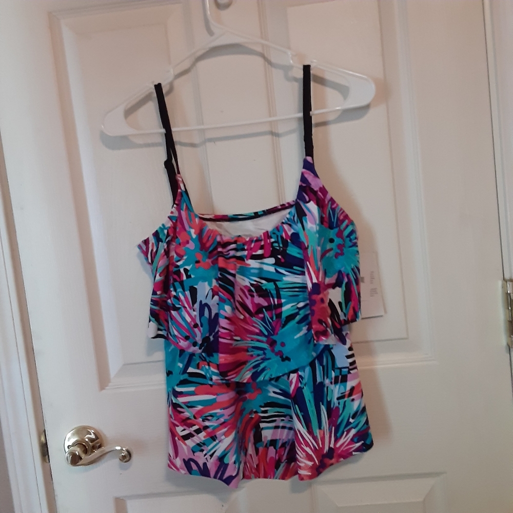 Womens Swimsuit Top Size 14 NWT